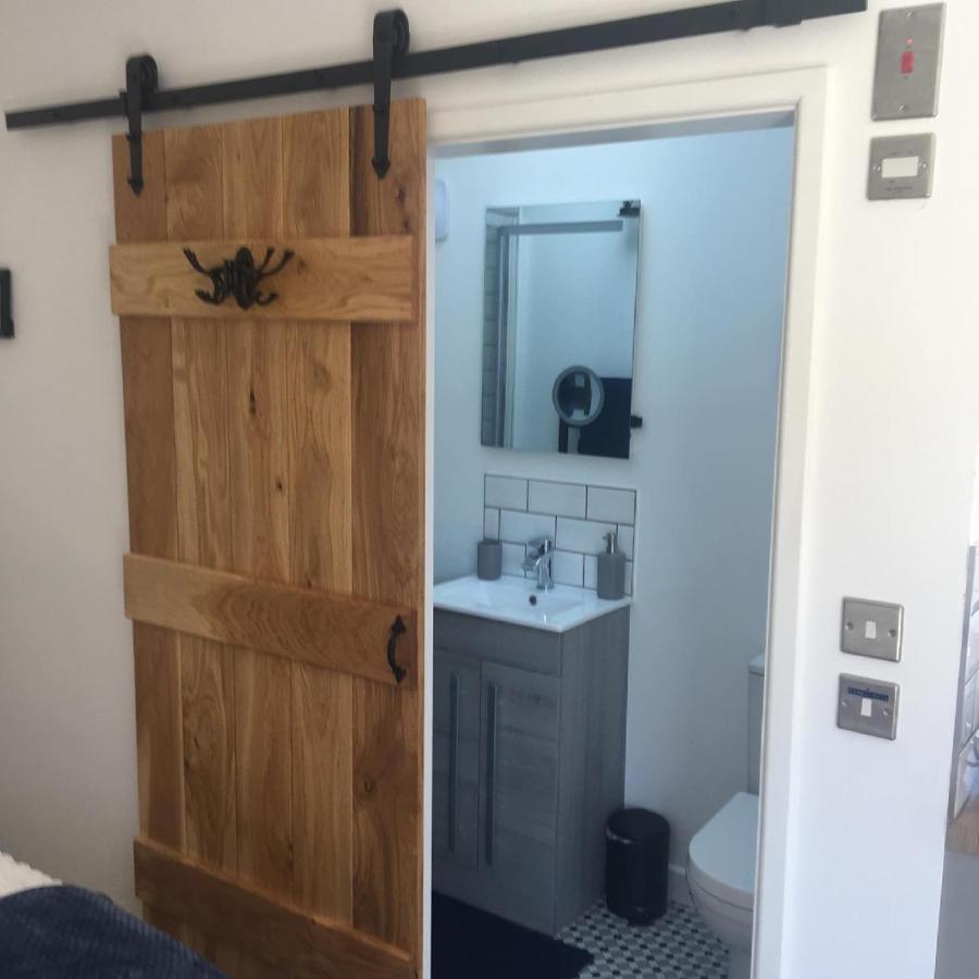 וורהאם Lakeview Studios מראה חיצוני תמונה